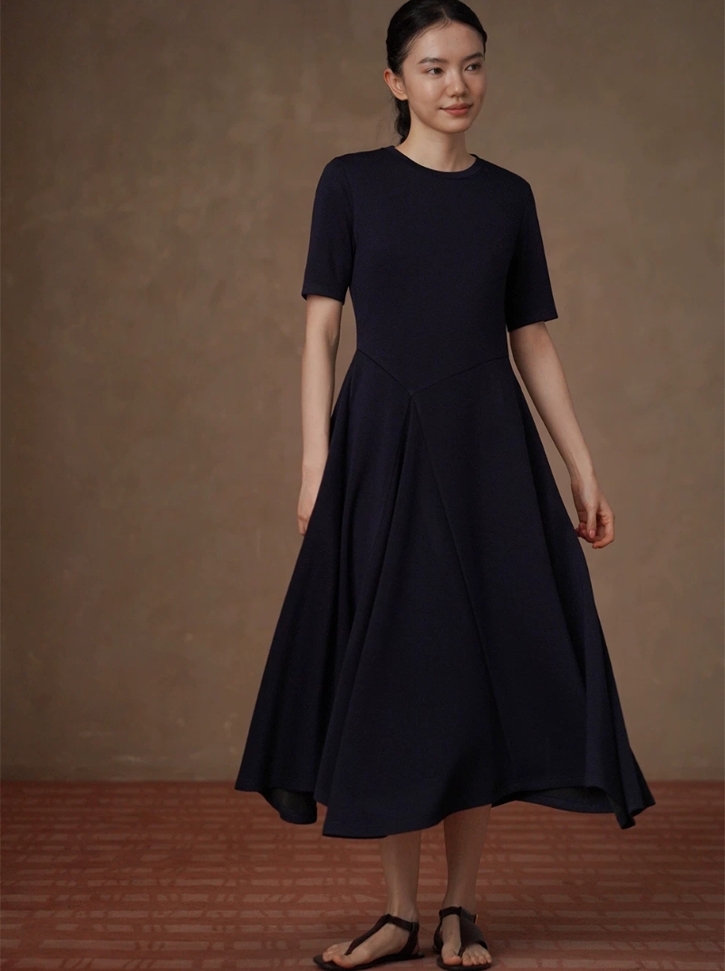 軟糯空氣感顯瘦合身不規則分割腰線大裙擺遮肉洋裝女