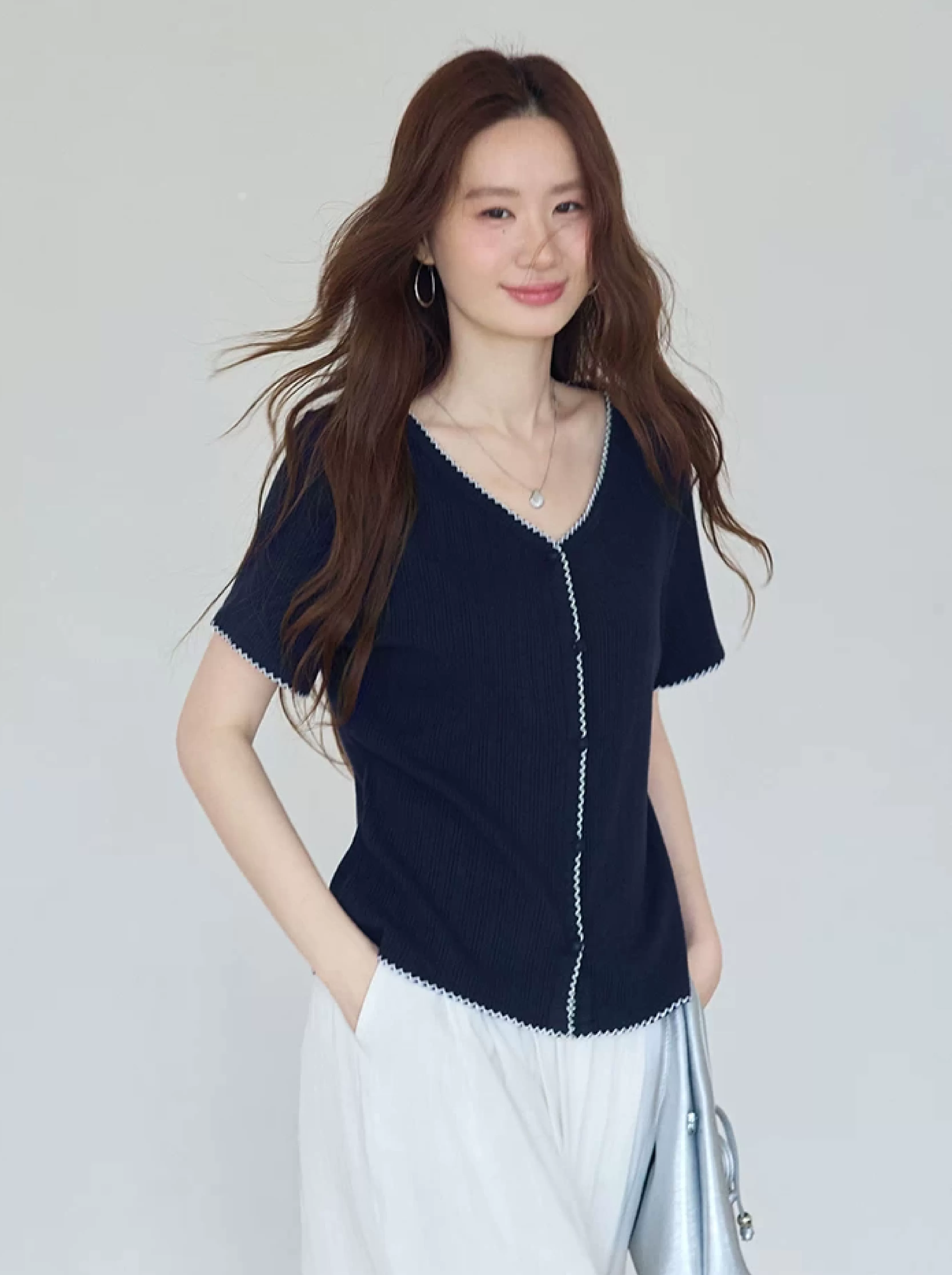 大尺碼漂亮V領短袖針織衫女2026新款夏季正肩T恤上衣女高級感