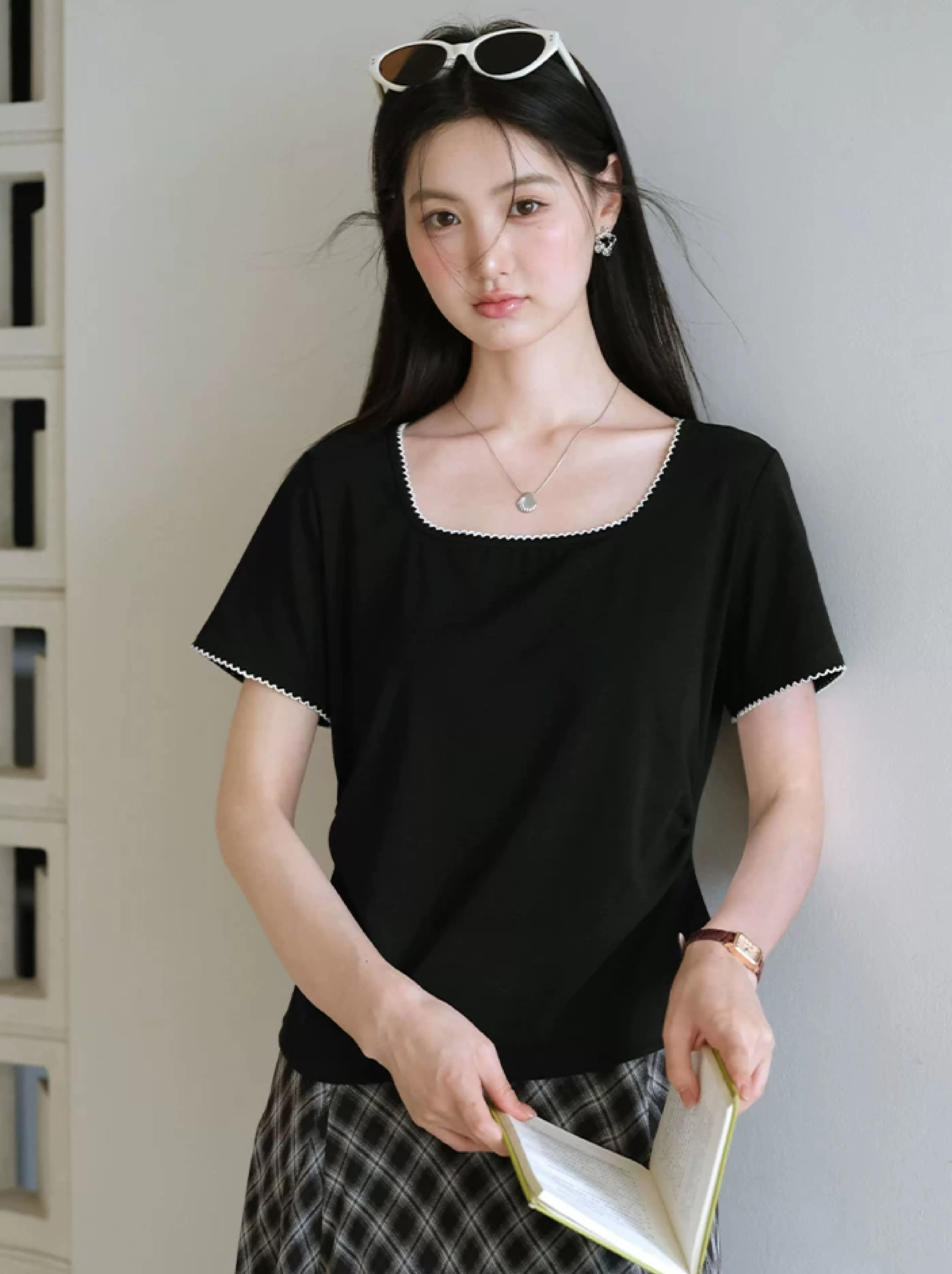 胖mm大尺碼女裝方領正肩短袖T恤女2026新款夏季法式黑色上衣