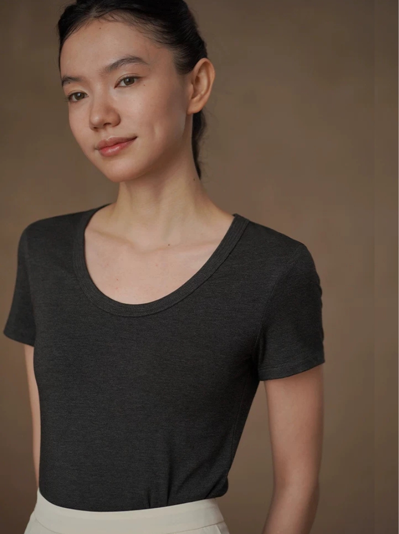 高知精緻通勤塔克線U領上衣顯瘦修身彈性短袖棉感T恤女