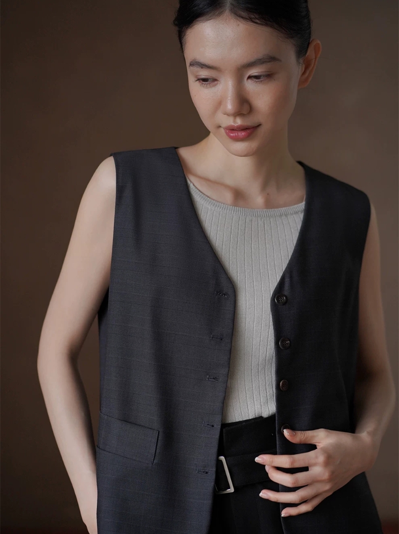 弗朗明暗肌理薄款西裝馬甲V領通勤顯瘦微寬鬆疊穿外套女