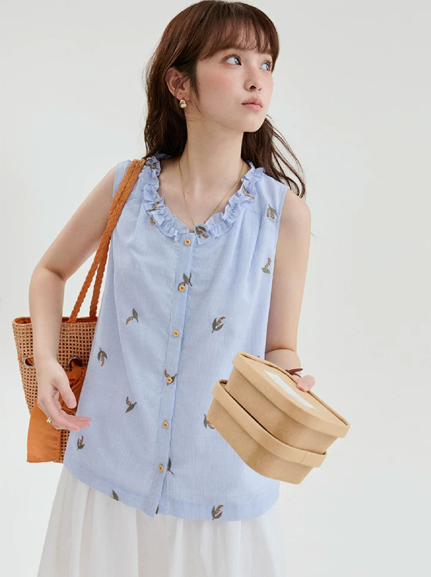 木耳邊v領刺繡背心襯衫女夏新款藍條紋純棉上衣