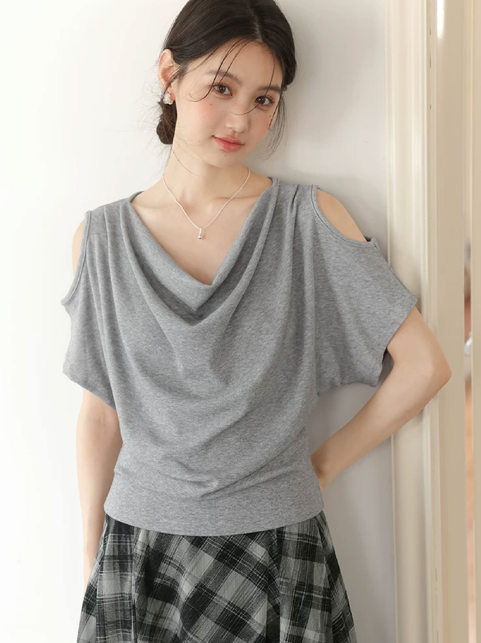 大尺碼氣質蕩領灰色短袖T恤女2026新款夏季蝙蝠衫女露肩上衣