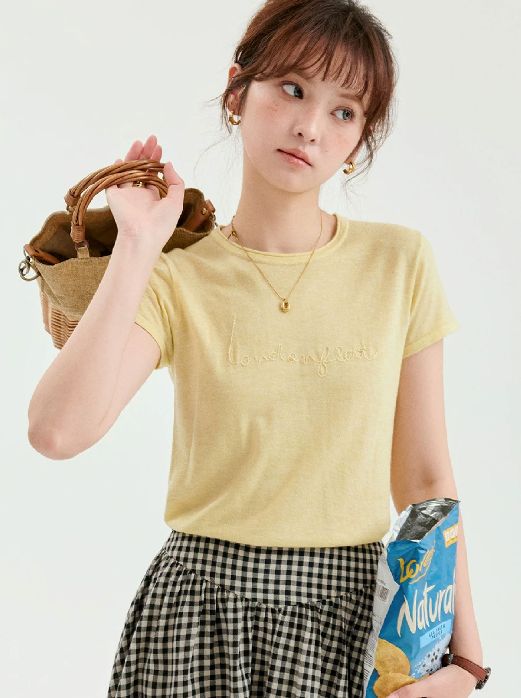 減齡黃色字母繩繡圓領針織衫女夏季新款百搭短袖上衣