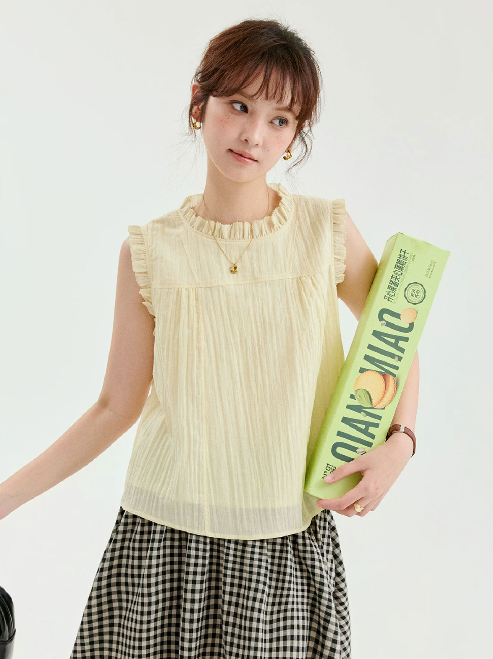 肌理感黃色蕾絲無袖襯衫女夏季新款減齡背心上衣