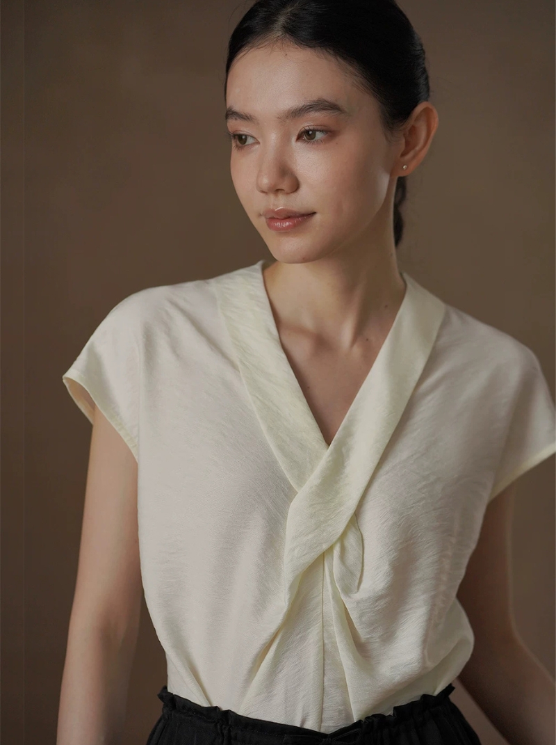 精緻姊姊交叉V領設計感優雅扭結收腰氣質垂順顯瘦上衣女