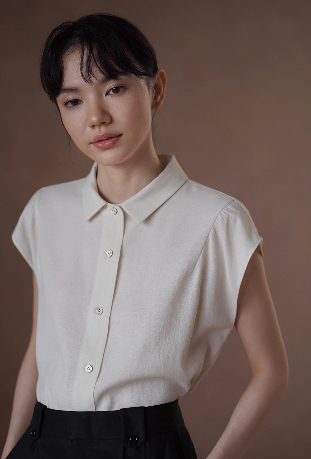 通勤選手柔軟亞麻混紡清爽透氣小巧版型飛袖顯瘦襯衫女