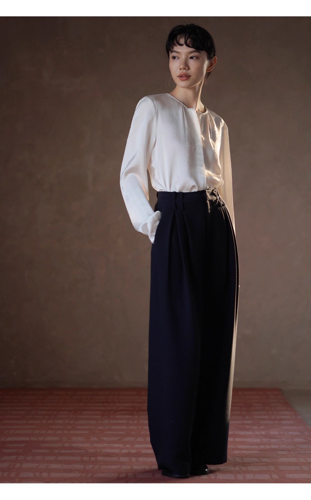 貴氣緞面質感光澤圓領褶皺寬鬆顯瘦通勤襯衫長袖上衣女