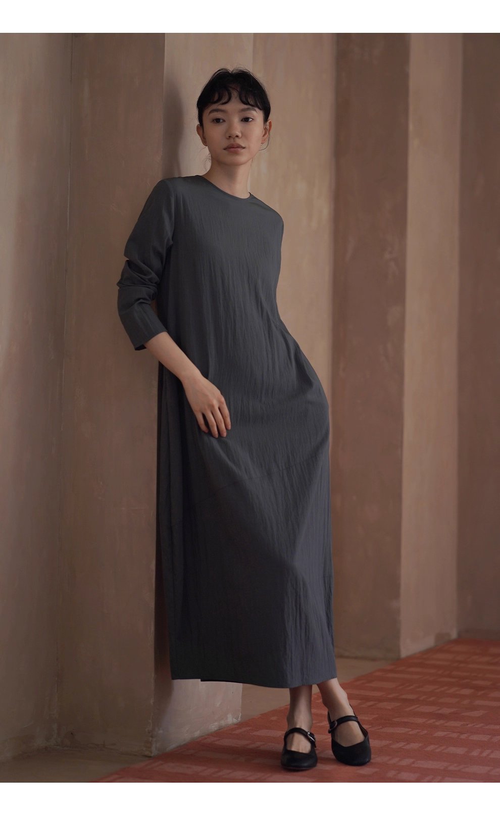無負擔慵懶洋裝微皺肌理感寬鬆顯瘦廓形圓領通勤裙子