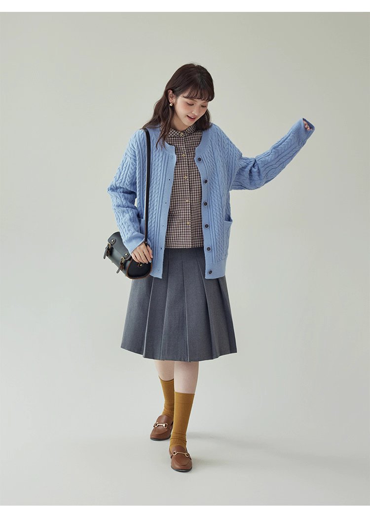 藍色麻花單排扣毛衣開襟衫女秋季新款慵懶長袖上衣,藍色麻花單排扣毛衣開襟衫女秋季新款慵懶長袖上衣,HBEW5068,藍色麻花單排扣毛衣開襟衫女秋季新款慵懶長袖上衣,圓領排扣,麻花針織