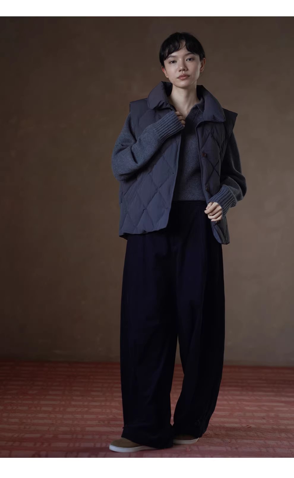 出色疊穿做舊復古菱格絎縫夾棉保暖翻領寬鬆休閒馬甲女,出色疊穿做舊復古菱格絎縫夾棉保暖翻領寬鬆休閒馬甲女,HBEW5099,出色疊穿做舊復古菱格絎縫夾棉保暖翻領寬鬆休閒馬甲女,翻領排扣,菱格車線