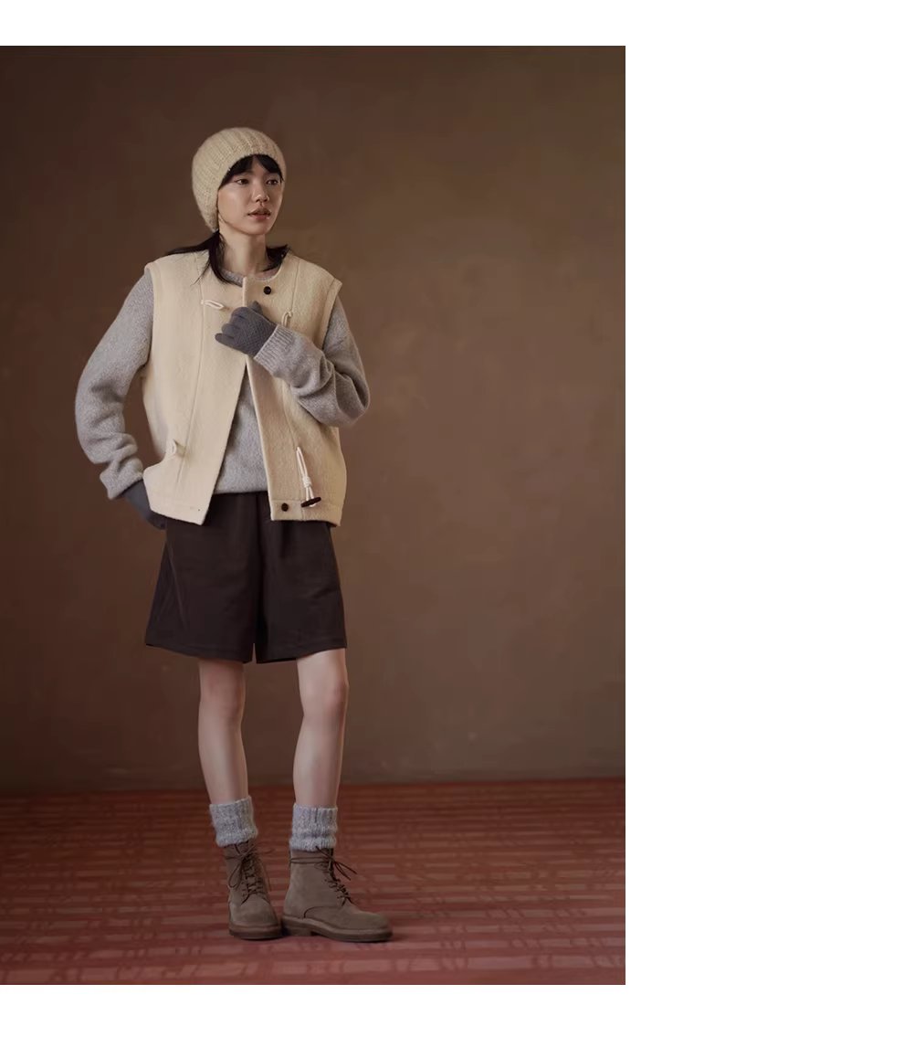 100綿羊毛顆粒肌理感牛角扣馬甲休閒寬鬆疊穿絎棉呢外套,100綿羊毛顆粒肌理感牛角扣馬甲休閒寬鬆疊穿絎棉呢外套,HBEW5100,100綿羊毛顆粒肌理感牛角扣馬甲休閒寬鬆疊穿絎棉呢外套,牛角排扣,羊毛100%