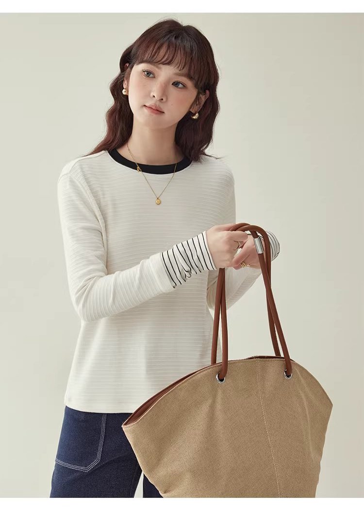 撞色拼接肌理長袖t卹女冬新款簡約圓領內搭上衣,撞色拼接肌理長袖t卹女冬新款簡約圓領內搭上衣,HBEW1160,撞色拼接肌理長袖t卹女冬新款簡約圓領內搭上衣,撞色領口,舒適面料