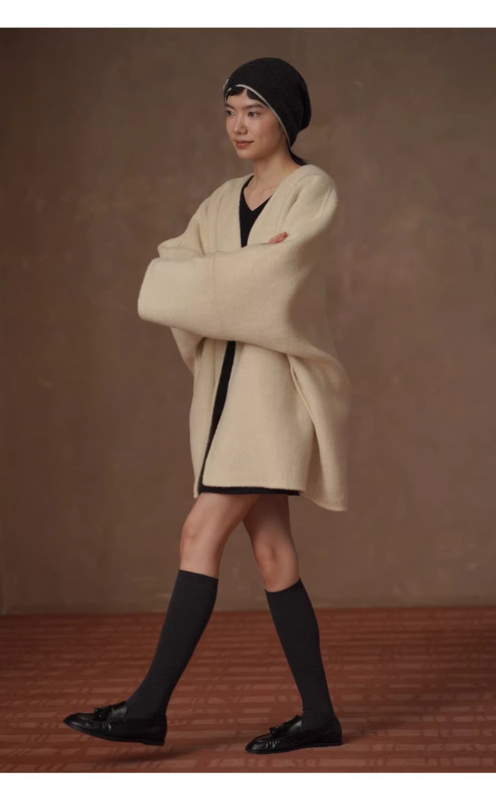 長期主義基本款內搭含羊毛軟糯V領寬鬆衛衣休閒顯瘦上衣,長期主義基本款內搭含羊毛軟糯V領寬鬆衛衣休閒顯瘦上衣,HBEW1175,長期主義基本款內搭含羊毛軟糯V領寬鬆衛衣休閒顯瘦上衣,V領造型,羊毛混紡