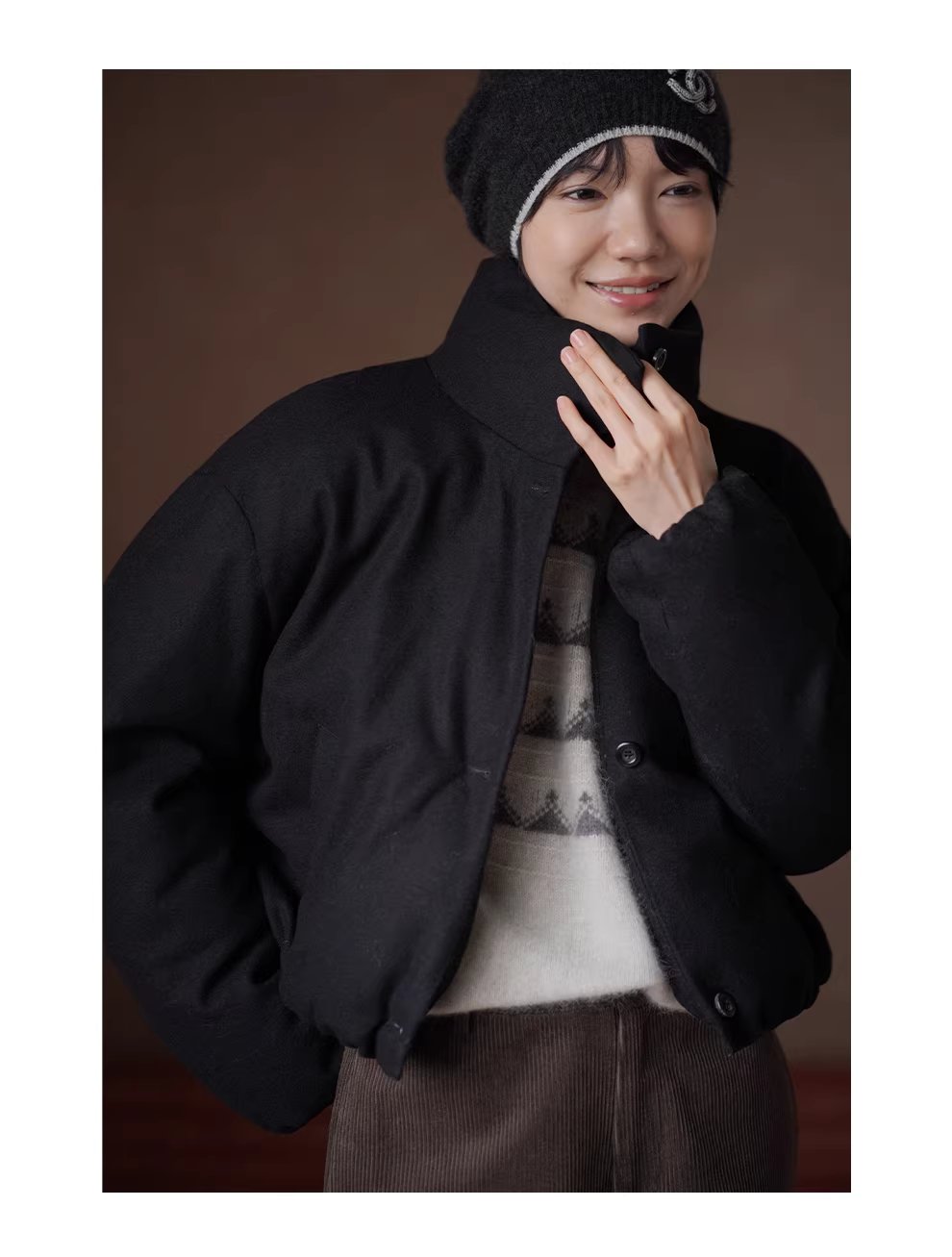 50羊毛混紡柔軟質感挺括立領防風保暖棉服短顯瘦外套,50羊毛混紡柔軟質感挺括立領防風保暖棉服短顯瘦外套,HBEW5120,50羊毛混紡柔軟質感挺括立領防風保暖棉服短顯瘦外套,俐落剪裁,羊毛混紡