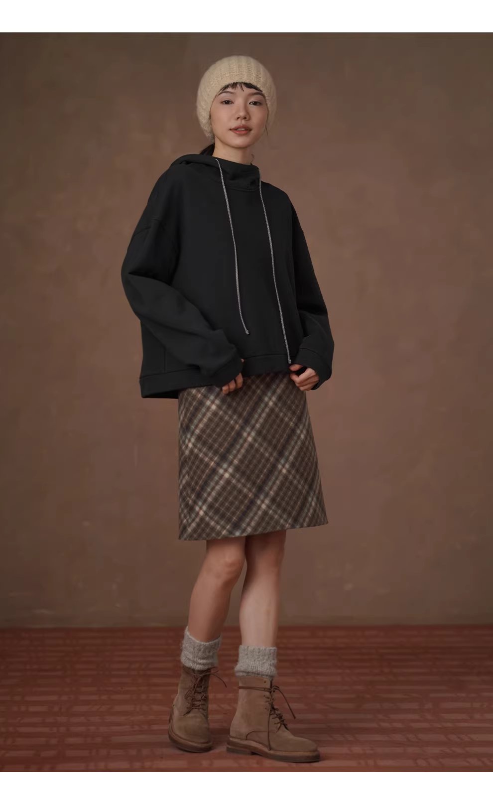 極簡休閒風半高領廓形顯瘦落肩遮肉不挑人鬆弛連帽衛衣,極簡休閒風半高領廓形顯瘦落肩遮肉不挑人鬆弛連帽衛衣,HBEW1179,極簡休閒風半高領廓形顯瘦落肩遮肉不挑人鬆弛連帽衛衣,連帽抽繩,落肩設計