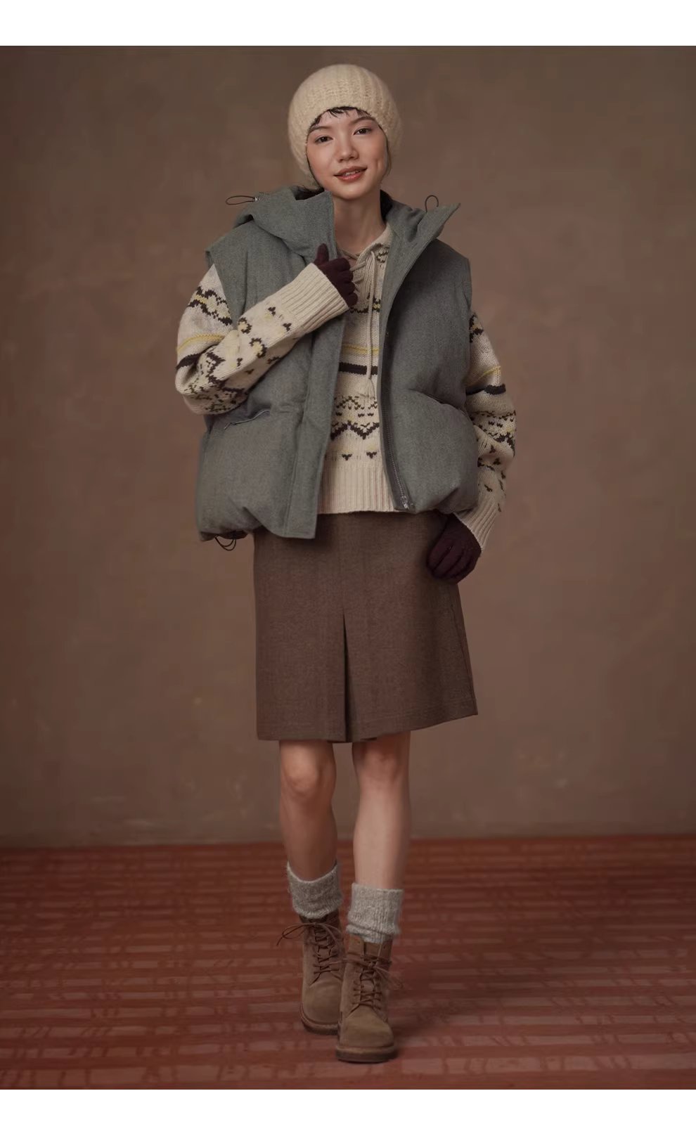 簡約常青馬甲柔軟仿毛呢質感連帽寬鬆棉服疊穿休閒外套,簡約常青馬甲柔軟仿毛呢質感連帽寬鬆棉服疊穿休閒外套,HBEW5121,簡約常青馬甲柔軟仿毛呢質感連帽寬鬆棉服疊穿休閒外套,連帽背心,保暖舒適