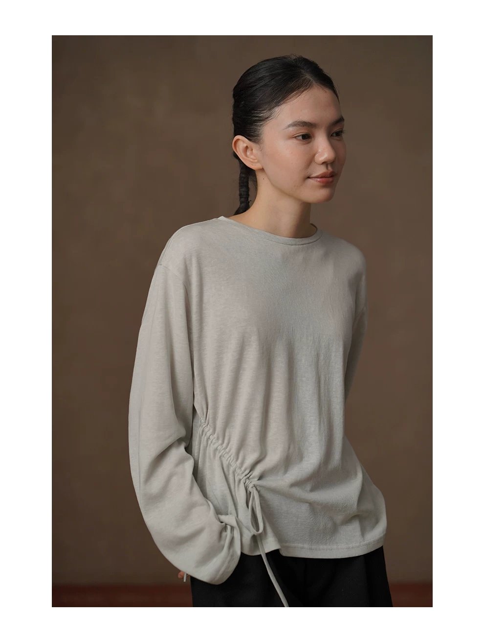 桑蠶絲亞麻棉清透涼爽下擺抽繩圓領寬鬆顯瘦長袖上衣女,桑蠶絲亞麻棉清透涼爽下擺抽繩圓領寬鬆顯瘦長袖上衣女,HBFS1020,桑蠶絲亞麻棉清透涼爽下擺抽繩圓領寬鬆顯瘦長袖上衣女,面料細緻,側縫抽褶