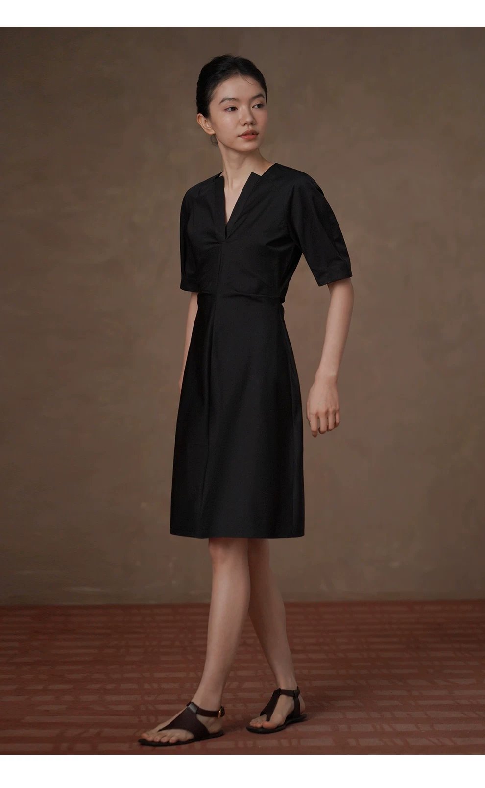 極簡廓形收腰剪裁寬鬆羊腿袖通勤短款顯瘦小個子洋裝,極簡廓形收腰剪裁寬鬆羊腿袖通勤短款顯瘦小個子洋裝,HBFS7012,極簡廓形收腰剪裁寬鬆羊腿袖通勤短款顯瘦小個子洋裝,微光質感,V領優雅