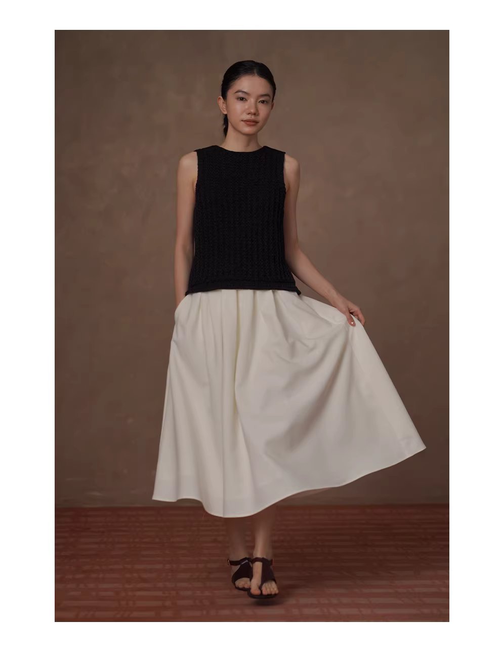 哥德肌理重工垂直絞花針織工藝半高領顯瘦無袖針織背心,哥德肌理重工垂直絞花針織工藝半高領顯瘦無袖針織背心,HBFS1045,哥德肌理重工垂直絞花針織工藝半高領顯瘦無袖針織背心,版型舒適,立體紋理