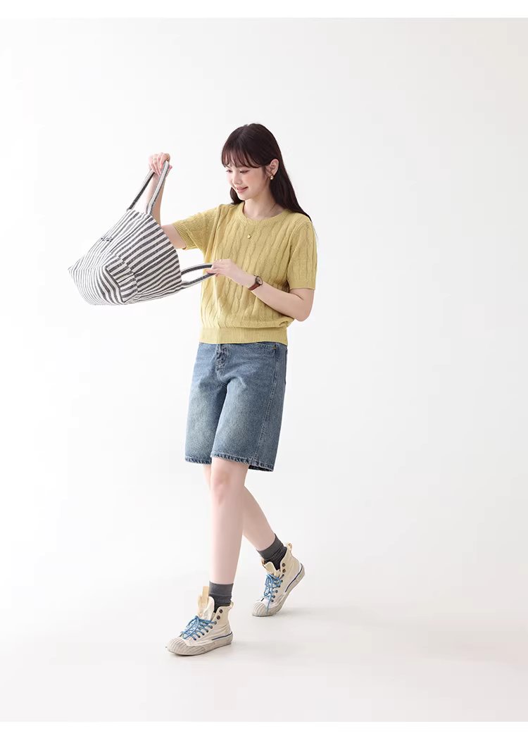 慵懶純色扭花短袖圓領針織衫女夏季新款簡約透氣上衣,慵懶純色扭花短袖圓領針織衫女夏季新款簡約透氣上衣,HBFS1056,慵懶純色扭花短袖圓領針織衫女夏季新款簡約透氣上衣,簡約質感,麻花針織