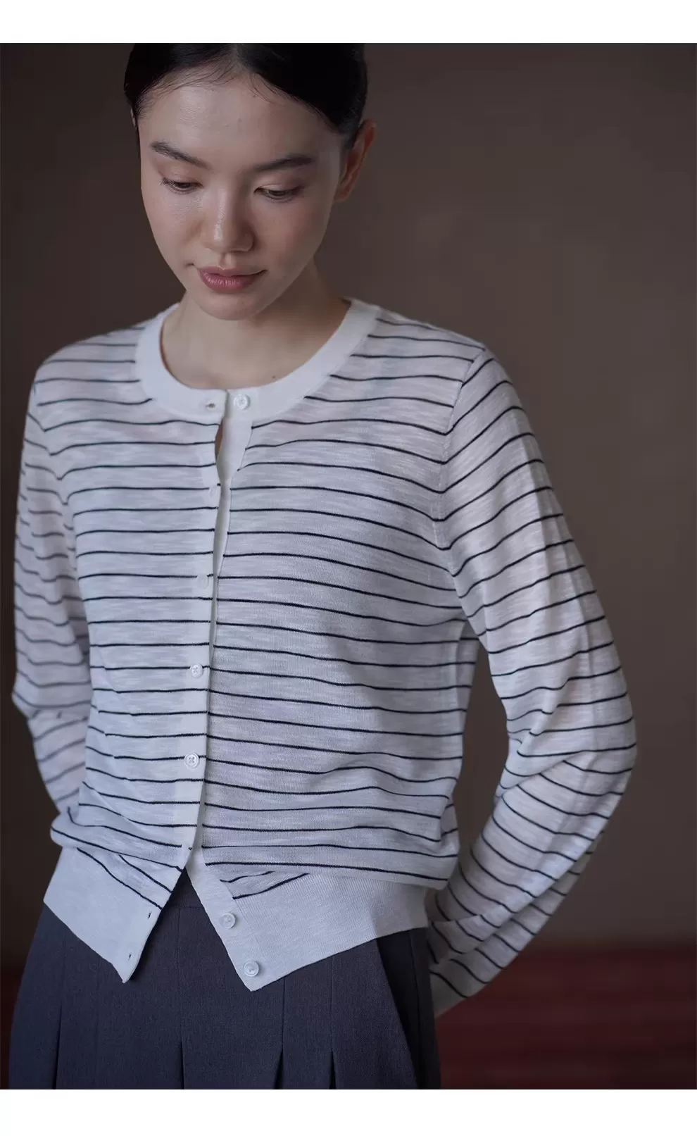 1/32竹節麻天然肌理法式條紋圓領寬鬆顯瘦針織開襟衫女,1/32竹節麻天然肌理法式條紋圓領寬鬆顯瘦針織開襟衫女,HBFS1062,1/32竹節麻天然肌理法式條紋圓領寬鬆顯瘦針織開襟衫女,圓領排扣,清爽舒適