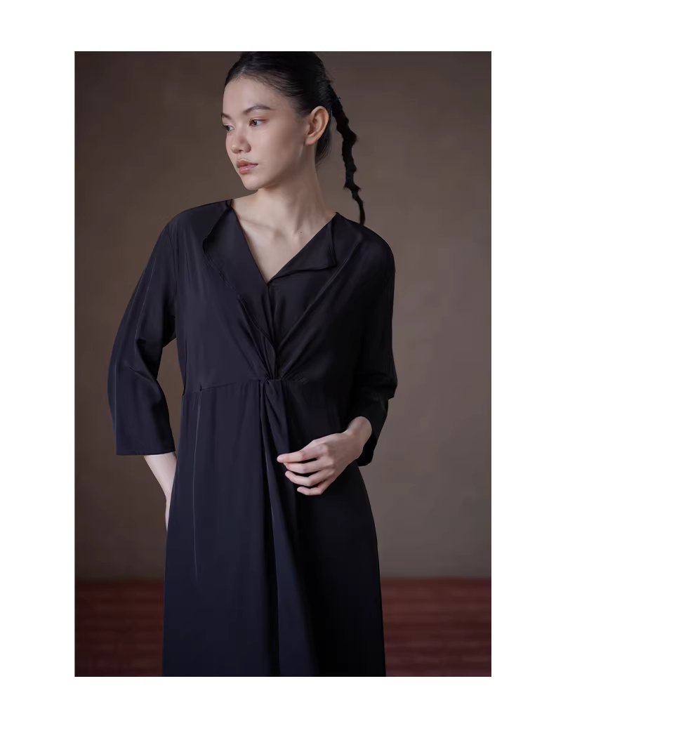 垂軟靈動藝術氛圍顯瘦遮肉扭結收腰V領長通勤洋裝女,垂軟靈動藝術氛圍顯瘦遮肉扭結收腰V領長通勤洋裝女,HBFS7040,垂軟靈動藝術氛圍顯瘦遮肉扭結收腰V領長通勤洋裝女,啞光高級,腰部褶皺