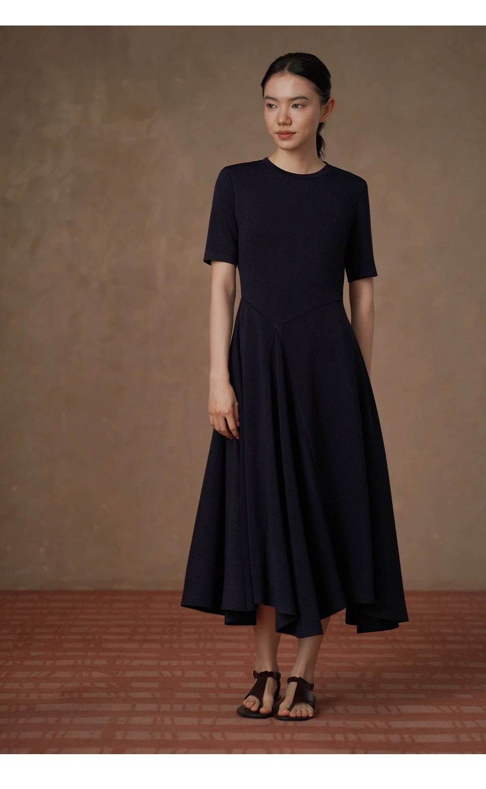 軟糯空氣感顯瘦合身不規則分割腰線大裙擺遮肉洋裝女,軟糯空氣感顯瘦合身不規則分割腰線大裙擺遮肉洋裝女,HBFS7045,軟糯空氣感顯瘦合身不規則分割腰線大裙擺遮肉洋裝女,自然垂墜,拼接收腰