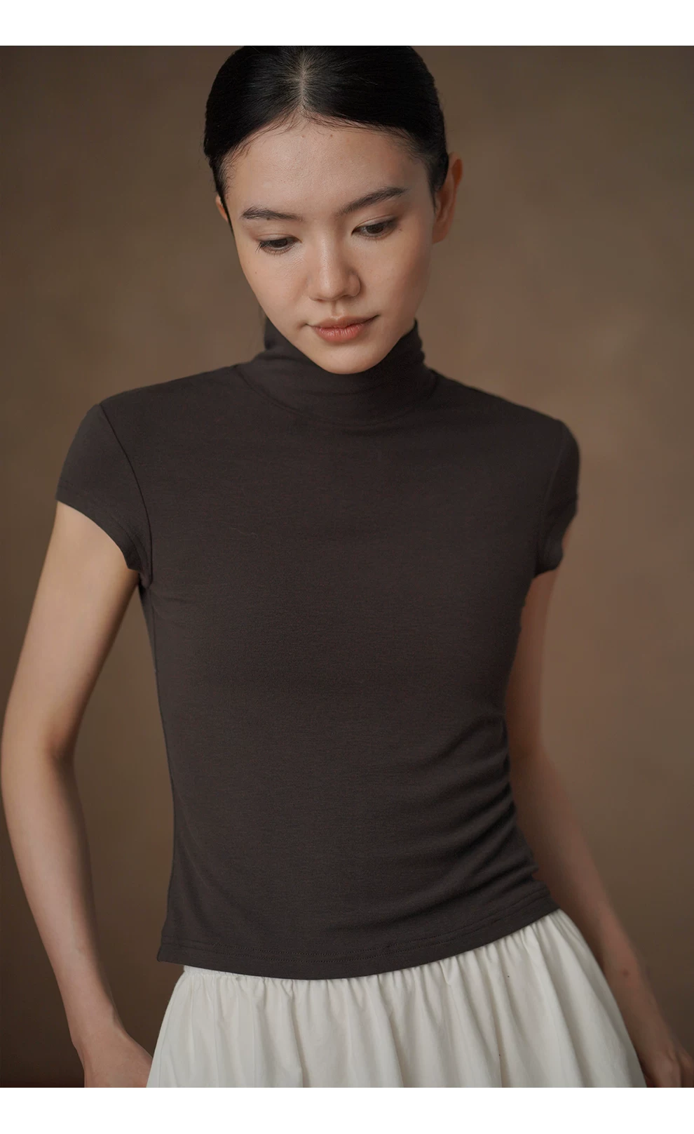 氣質加倍後領紐扣半高領合身顯瘦短袖彈性T恤通勤上衣女,氣質加倍後領紐扣半高領合身顯瘦短袖彈性T恤通勤上衣女,HBFS1110,氣質加倍後領紐扣半高領合身顯瘦短袖彈性T恤通勤上衣女,高領氣質,修身短袖