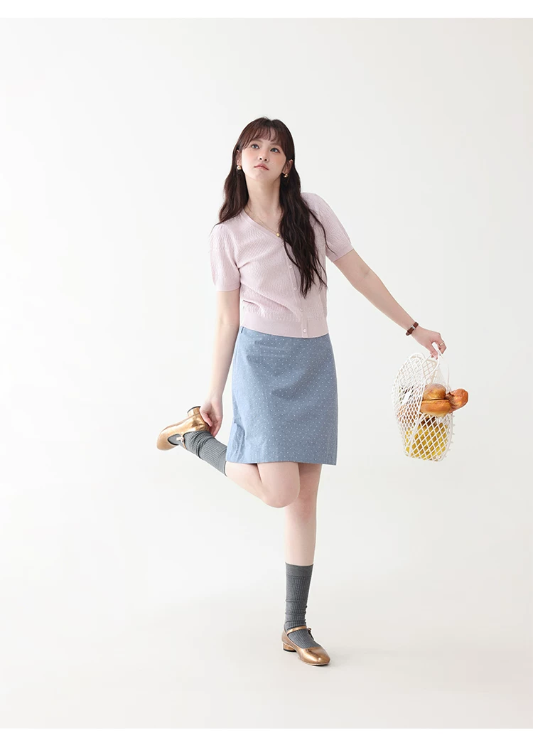 甜美純色v領單排扣針織衫女26夏季新款慵懶溫柔上衣,甜美純色v領單排扣針織衫女26夏季新款慵懶溫柔上衣,HBFS1113,甜美純色v領單排扣針織衫女26夏季新款慵懶溫柔上衣,V領排扣,薄款針織