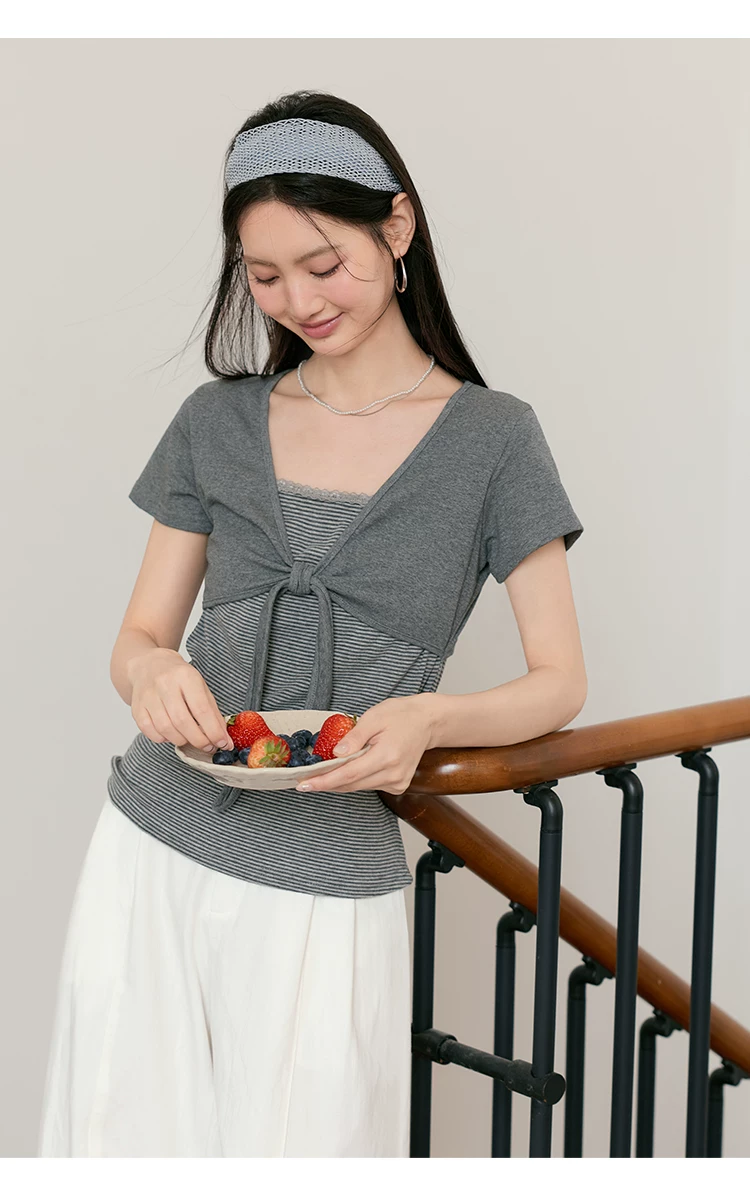 大尺碼假兩件綁帶條紋T恤女2026新款夏季正肩灰色短袖上衣女,大尺碼假兩件綁帶條紋T恤女2026新款夏季正肩灰色短袖上衣女,HBFS1218,大尺碼假兩件綁帶條紋T恤女2026新款夏季正肩灰色短袖上衣女,中大尺碼,綁帶造型