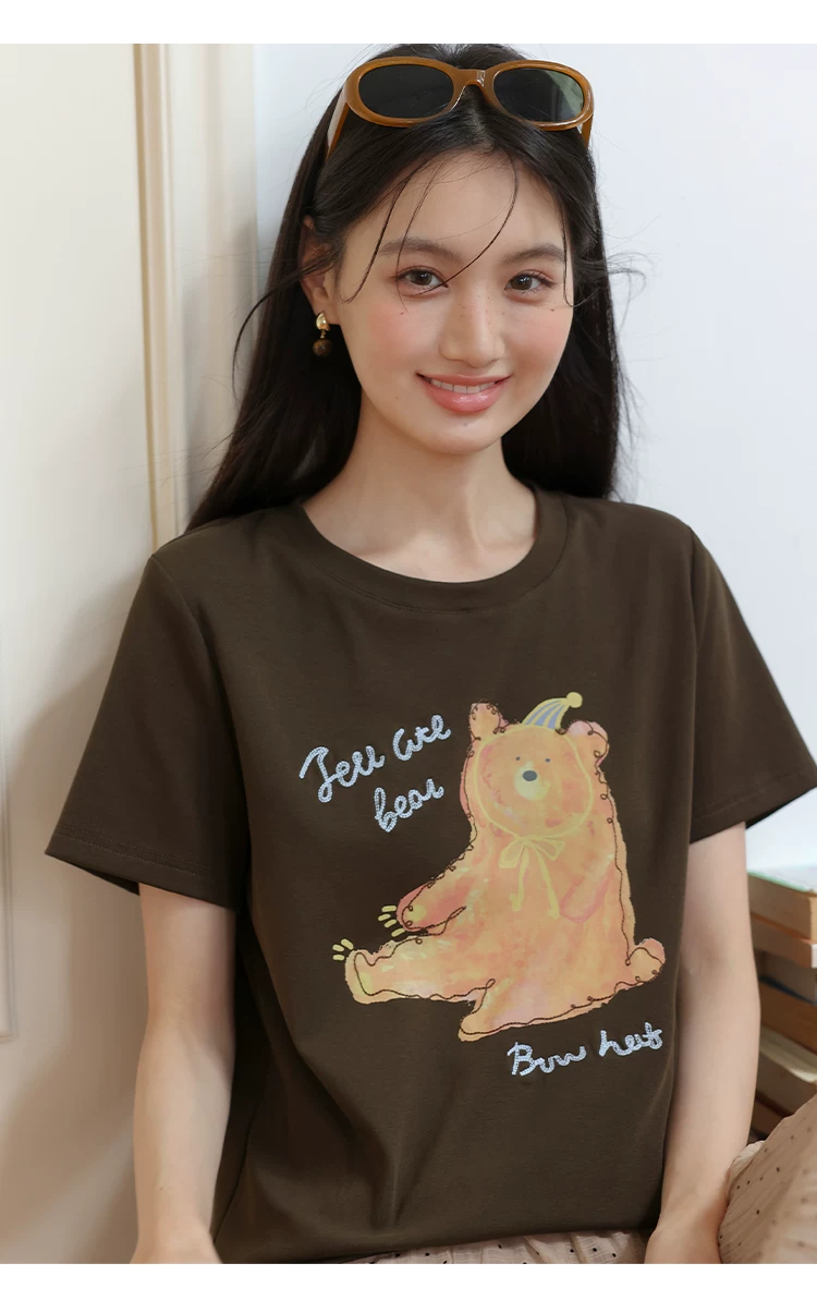 大尺碼夏日短袖T恤女2026新款咖啡色小熊印花巨好看減齡上衣,大尺碼夏日短袖T恤女2026新款咖啡色小熊印花巨好看減齡上衣,HBFS1300,大尺碼夏日短袖T恤女2026新款咖啡色小熊印花巨好看減齡上衣,中大尺碼,童趣印花