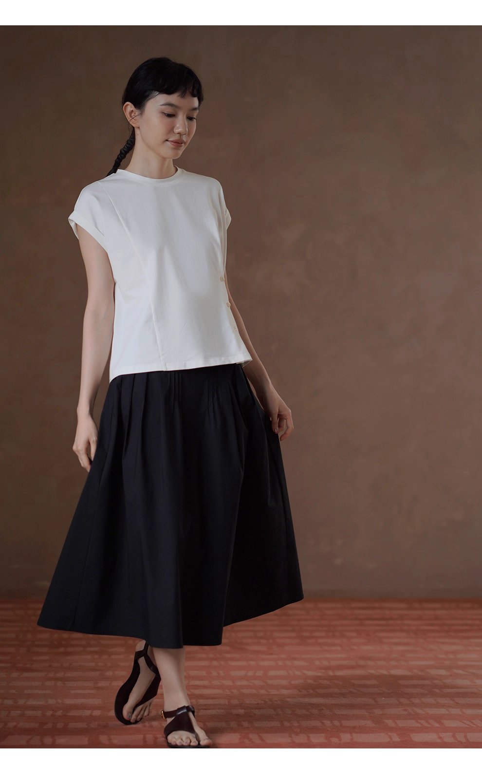 建構感白T恤側邊收腰羈扣設計修身圓領折邊短袖通勤上衣