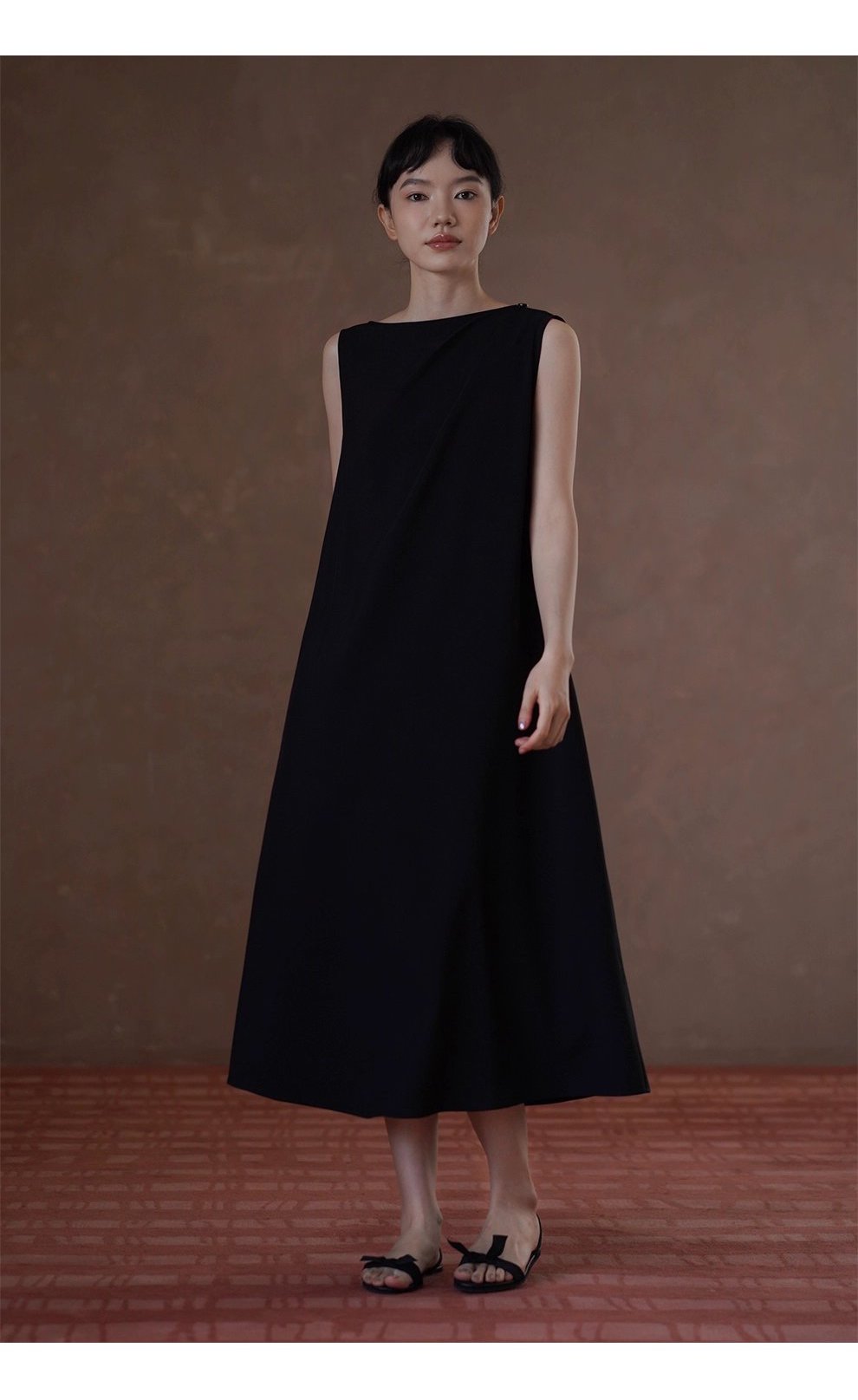 新爵會議不對稱扭褶肩洋裝寬鬆通勤垂墜顯瘦洋裝女