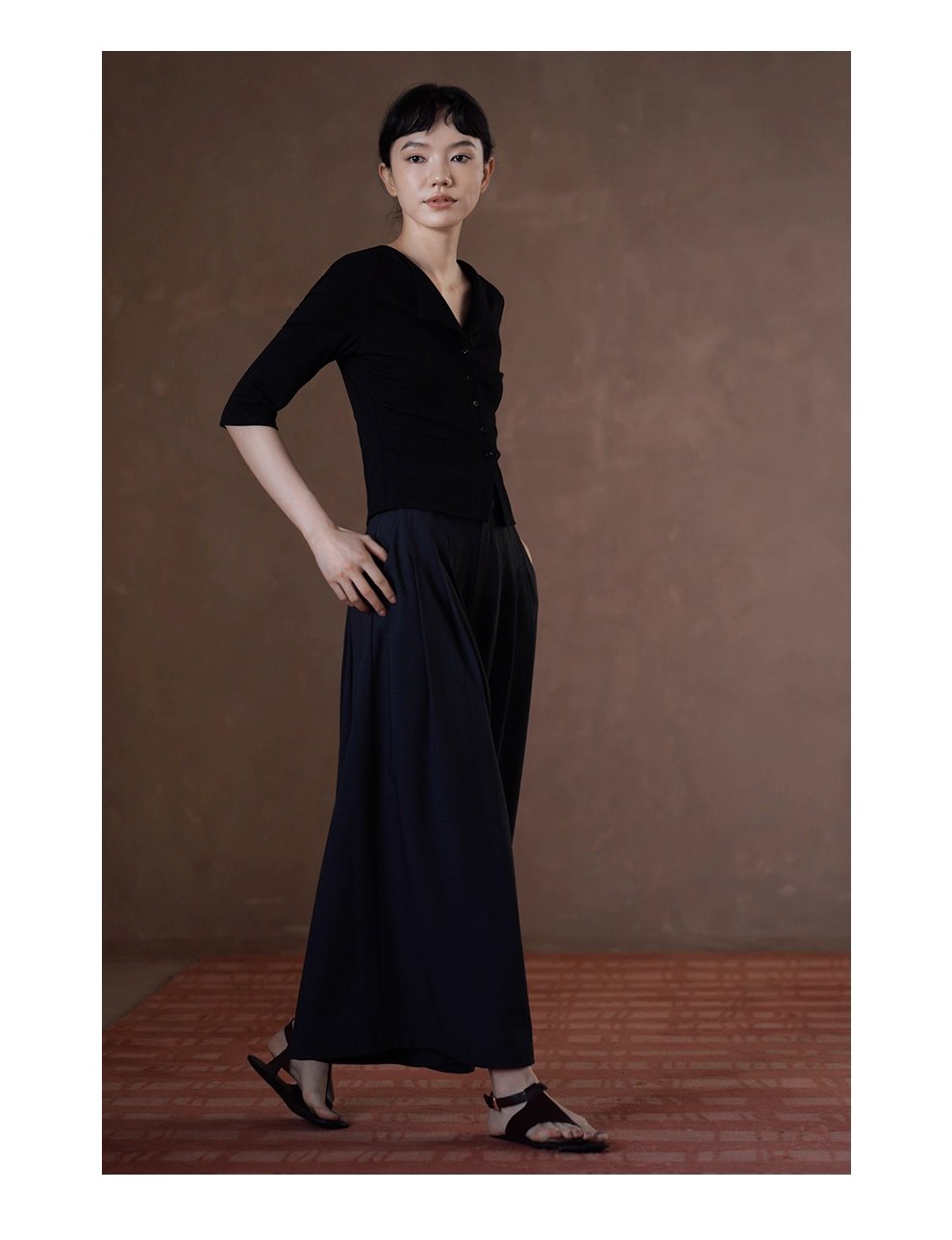 品質通勤雙面織布V領氣質上衣遮肉中袖合身彈性顯瘦T恤