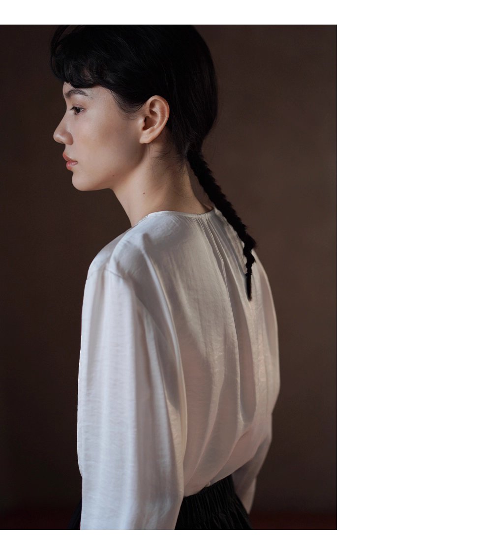 貴氣緞面質感光澤圓領褶皺寬鬆顯瘦通勤襯衫長袖上衣女