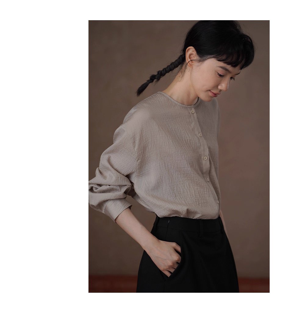 白櫻裊裊微亮光澤肌理感寬鬆顯瘦圓領通勤簡約長袖襯衫