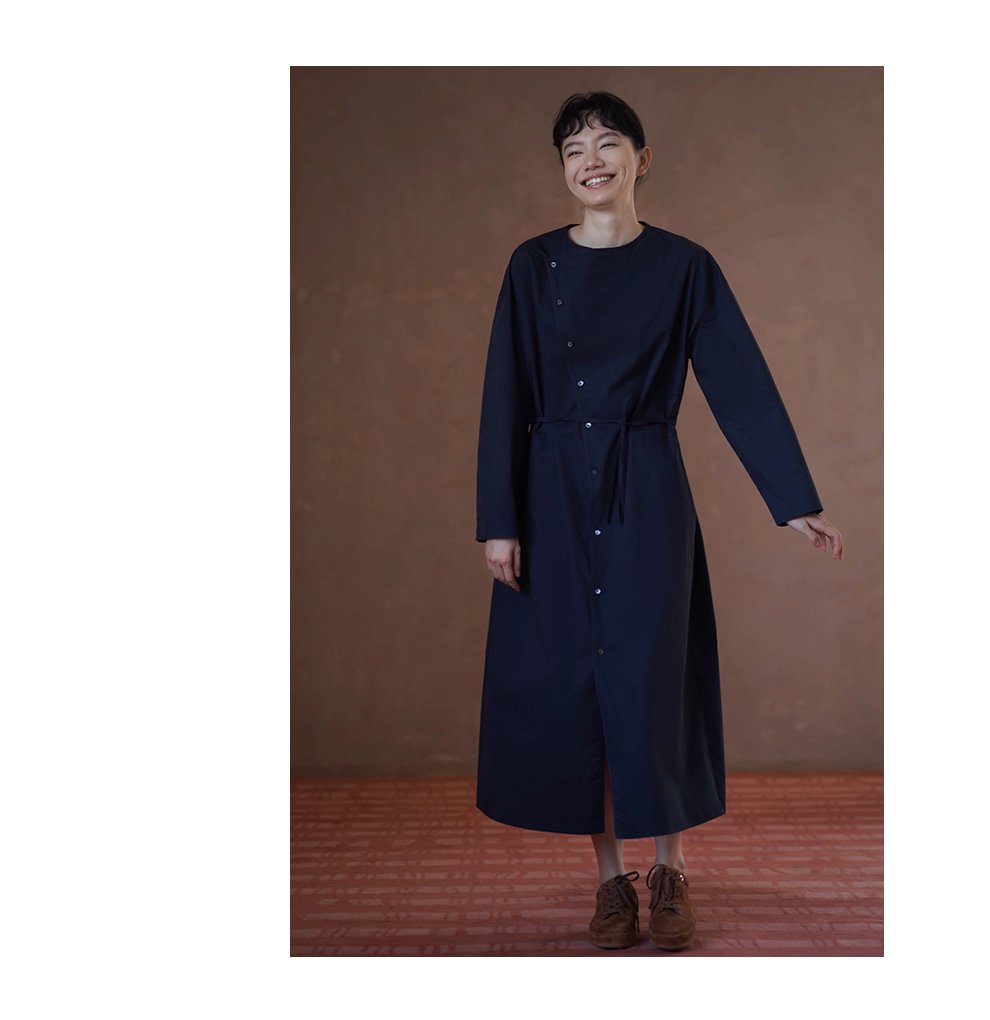 不對稱美學斜門襟洋裝挺括100%棉長遮肉顯瘦裙女