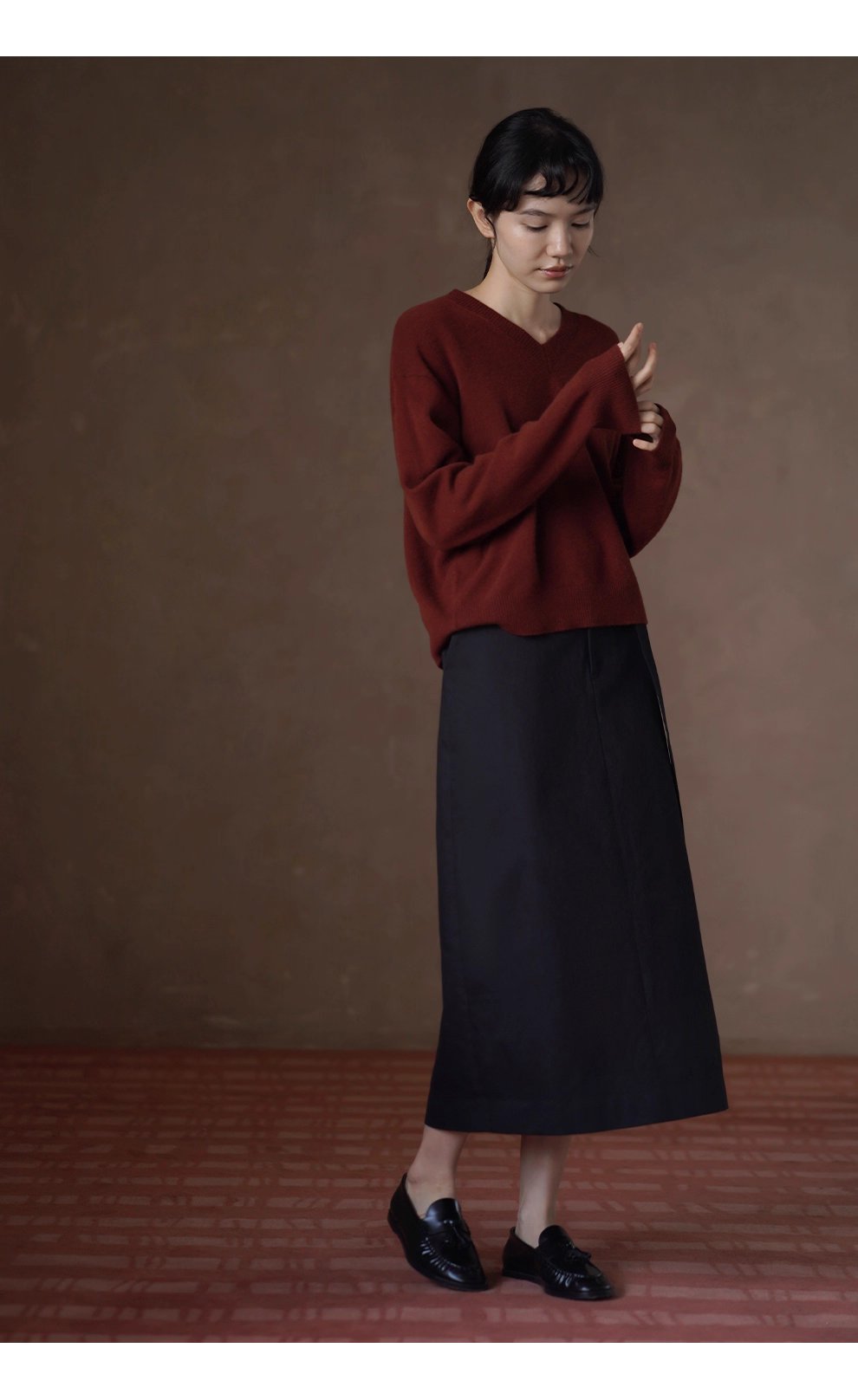 復古勃更第紅顯白柔軟山羊絨羊毛混紡顯瘦V領寬鬆毛衣女