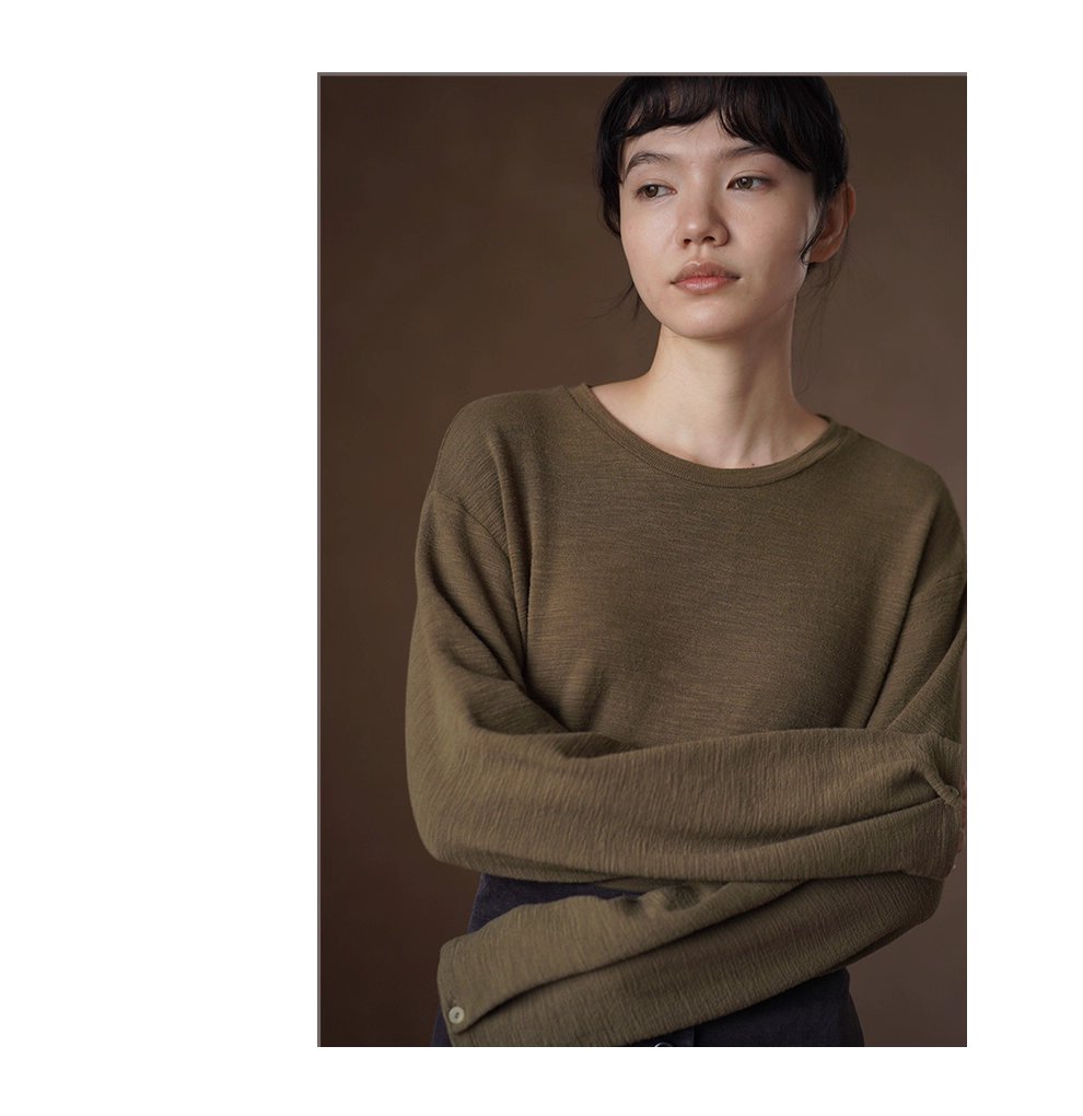 飄蕩蘆葦寬鬆上衣落肩顯瘦肌理圓領下擺開叉長袖內搭T恤