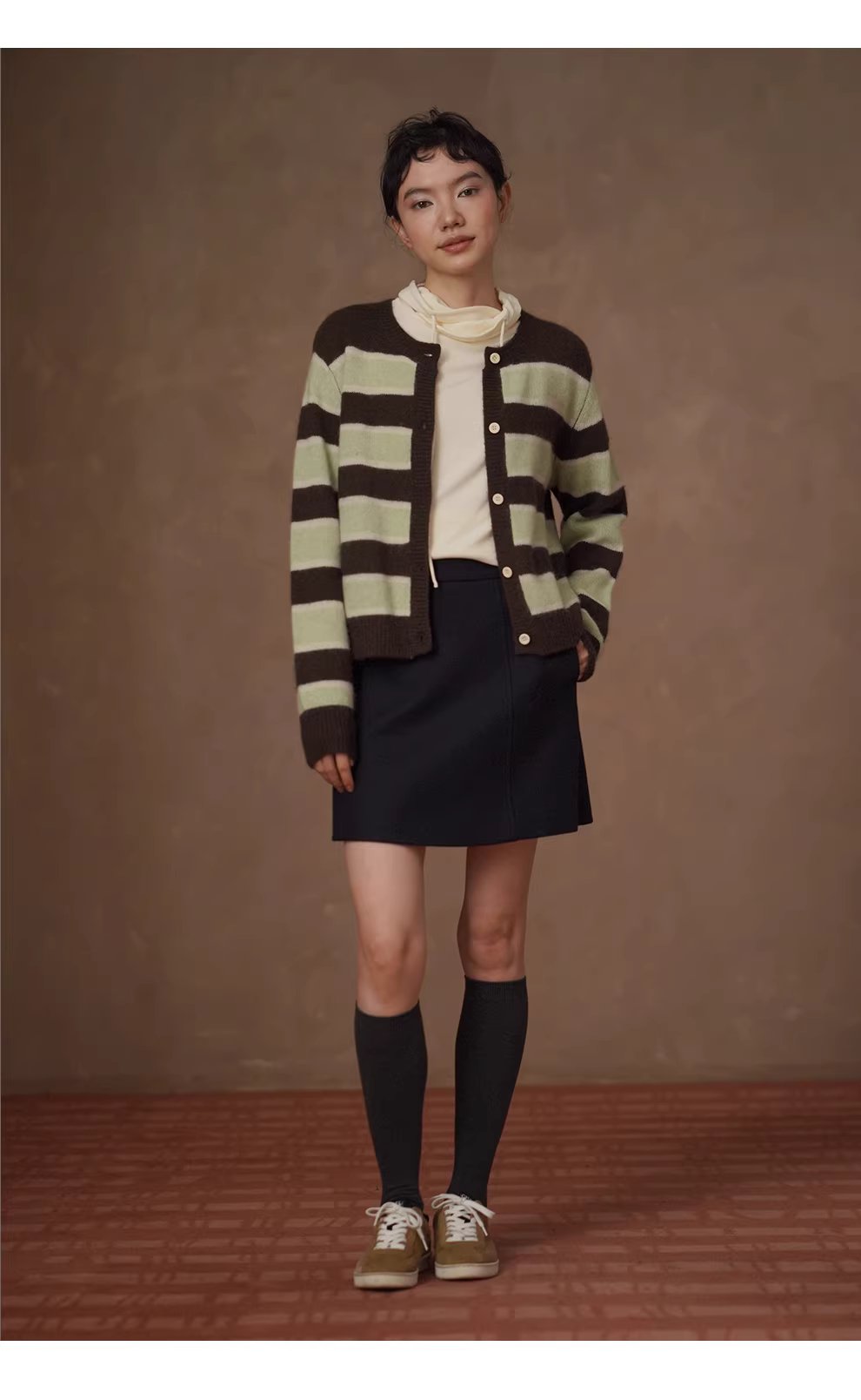 冬日衣櫥高舒基礎疊穿內搭高彈合身堆堆領顯瘦保暖上衣,冬日衣櫥高舒基礎疊穿內搭高彈合身堆堆領顯瘦保暖上衣,HBEW1173,冬日衣櫥高舒基礎疊穿內搭高彈合身堆堆領顯瘦保暖上衣,連帽抽繩,親膚柔軟