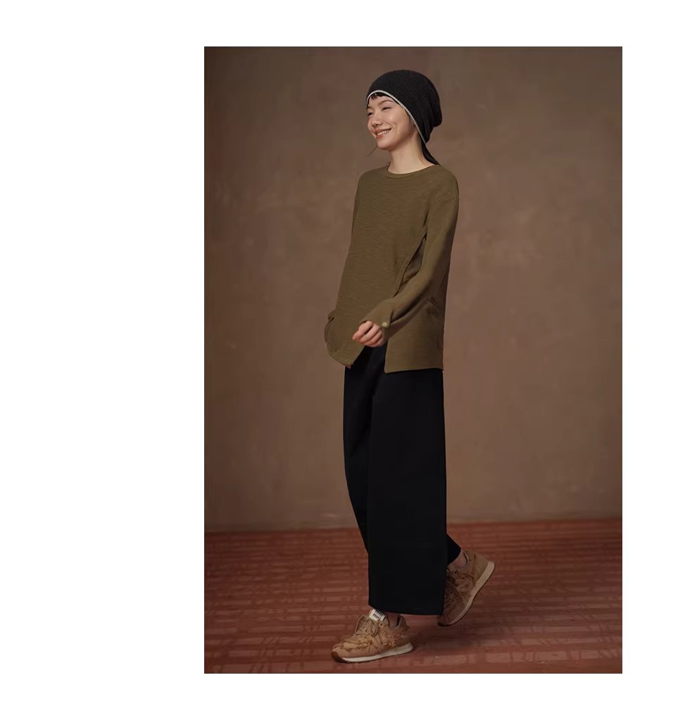 飄蕩蘆葦寬鬆上衣落肩顯瘦肌理圓領下擺開叉長袖內搭T恤,飄蕩蘆葦寬鬆上衣落肩顯瘦肌理圓領下擺開叉長袖內搭T恤,HBEW1180,飄蕩蘆葦寬鬆上衣落肩顯瘦肌理圓領下擺開叉長袖內搭T恤,開衩造型,肌理感面料