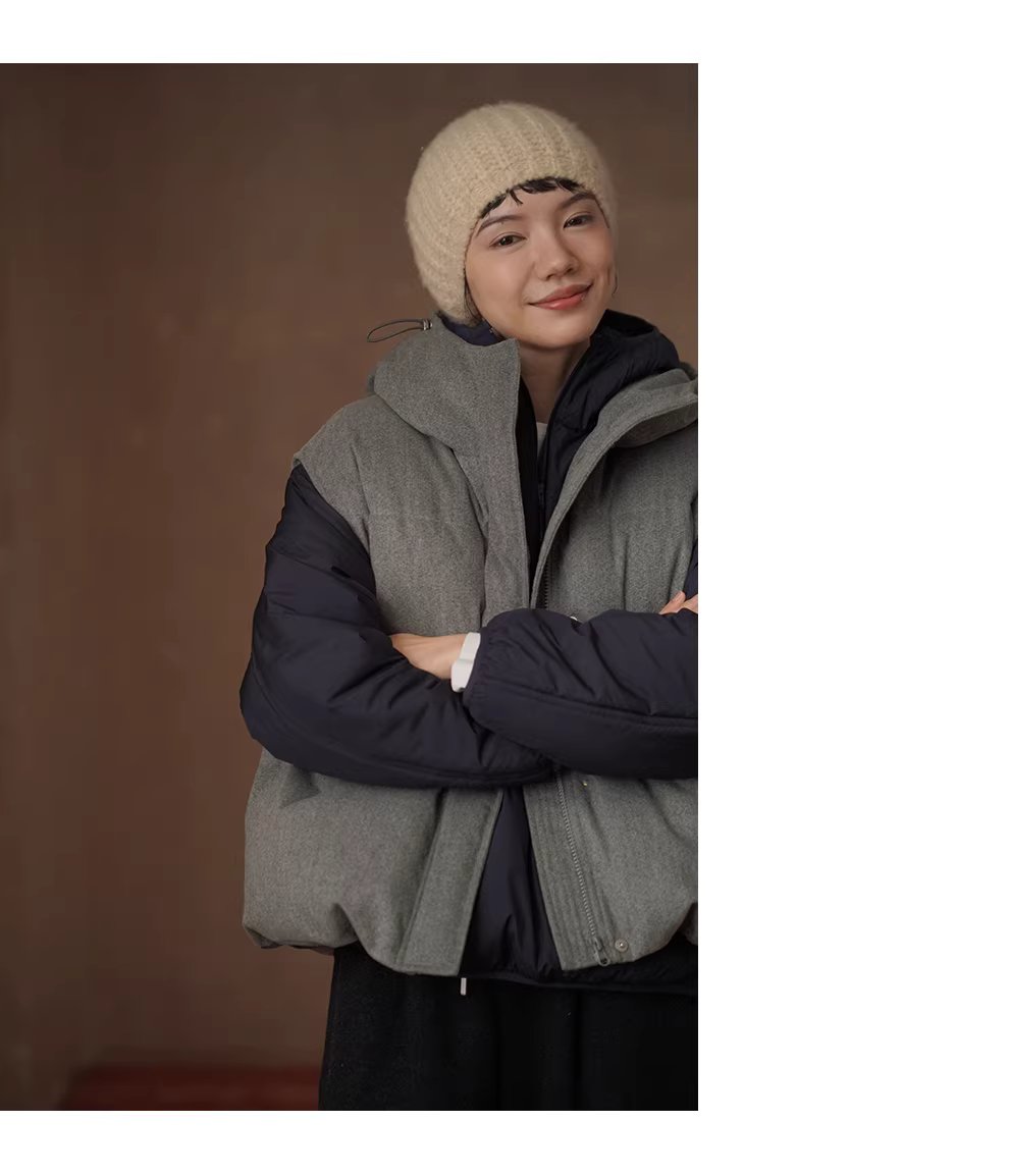 簡約常青馬甲柔軟仿毛呢質感連帽寬鬆棉服疊穿休閒外套,簡約常青馬甲柔軟仿毛呢質感連帽寬鬆棉服疊穿休閒外套,HBEW5121,簡約常青馬甲柔軟仿毛呢質感連帽寬鬆棉服疊穿休閒外套,連帽背心,保暖舒適