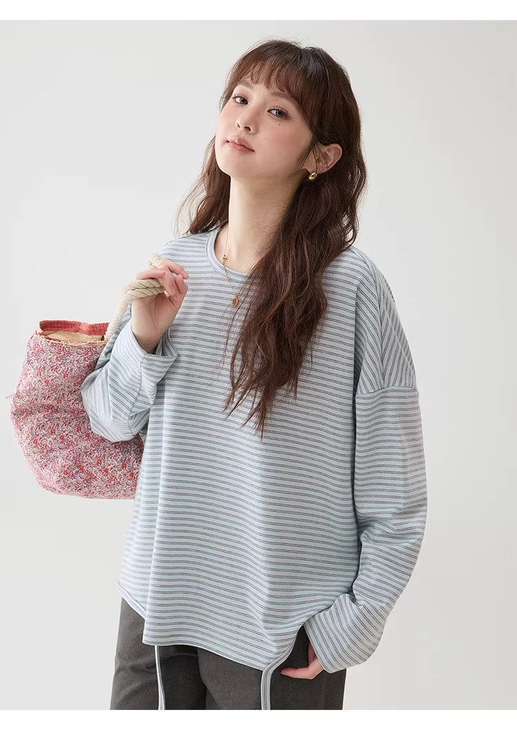 設計感藍條紋拉條T恤女春季新款寬鬆落肩袖上衣,設計感藍條紋拉條T恤女春季新款寬鬆落肩袖上衣,HBFS1007,設計感藍條紋拉條T恤女春季新款寬鬆落肩袖上衣,條紋造型,寬鬆舒適