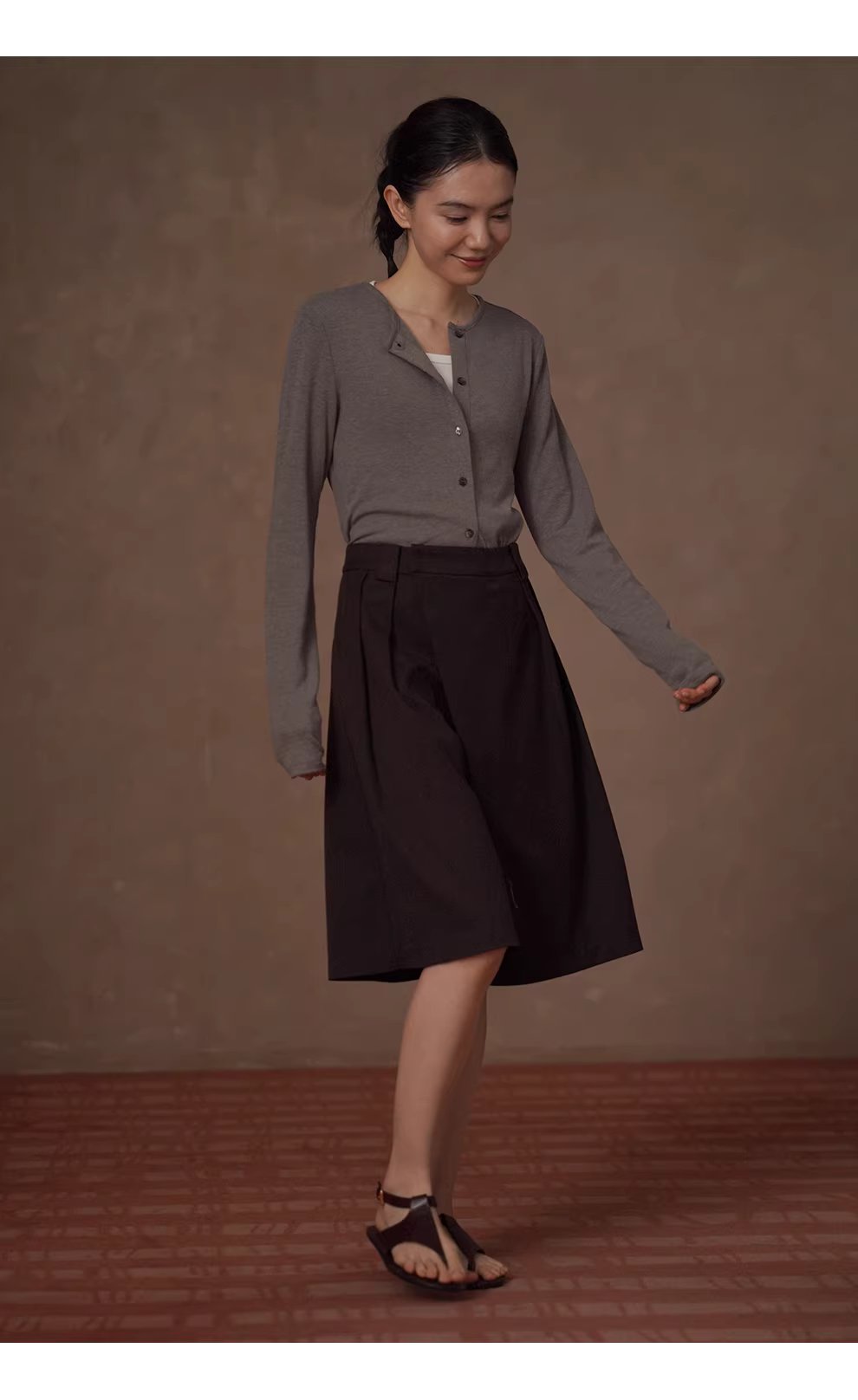 全能內搭合身彈性圓領開門襟顯瘦修身通勤長袖親膚上衣,全能內搭合身彈性圓領開門襟顯瘦修身通勤長袖親膚上衣,HBFS1012,全能內搭合身彈性圓領開門襟顯瘦修身通勤長袖親膚上衣,圓領排扣,長度適中