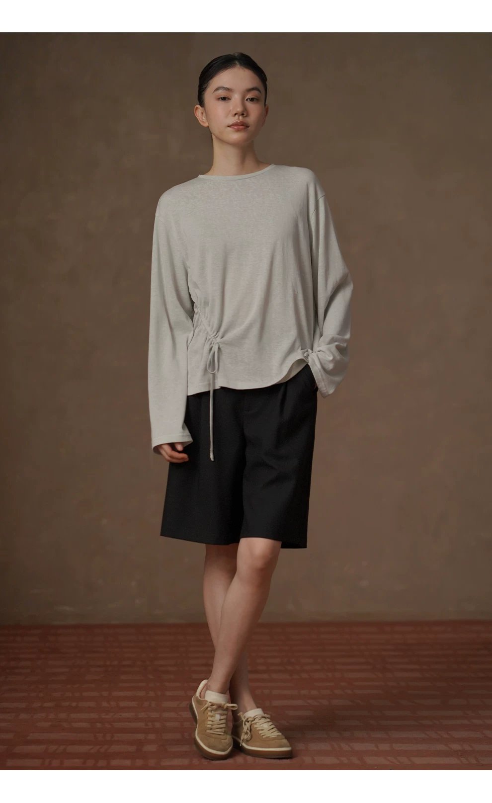 桑蠶絲亞麻棉清透涼爽下擺抽繩圓領寬鬆顯瘦長袖上衣女,桑蠶絲亞麻棉清透涼爽下擺抽繩圓領寬鬆顯瘦長袖上衣女,HBFS1020,桑蠶絲亞麻棉清透涼爽下擺抽繩圓領寬鬆顯瘦長袖上衣女,面料細緻,側縫抽褶