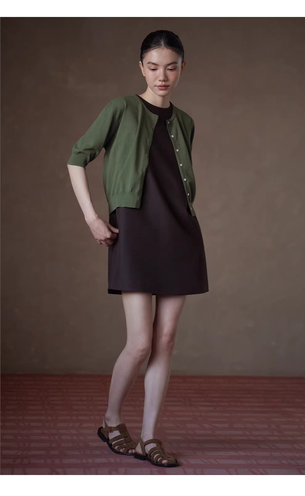 濃鬱撞色側縫琴扣設計短版疊穿圓領小個子背心洋裝,濃鬱撞色側縫琴扣設計短版疊穿圓領小個子背心洋裝,HBFS7010,濃鬱撞色側縫琴扣設計短版疊穿圓領小個子背心洋裝,舒適抗皺,適各身形