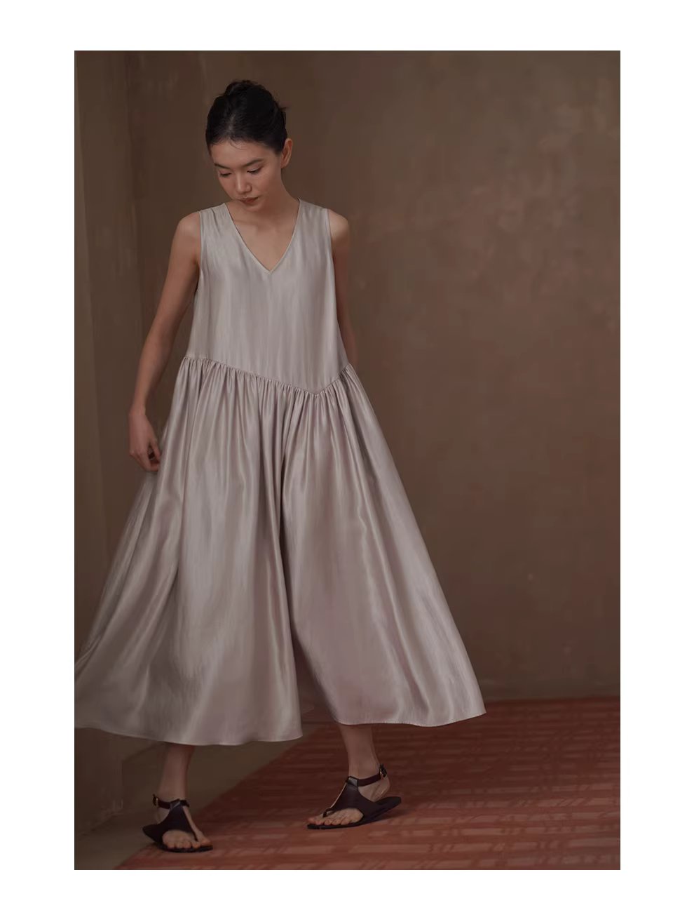 柔美少女粉紅月光垂軟顯瘦V領寬鬆無袖長A字背心洋裝,柔美少女粉紅月光垂軟顯瘦V領寬鬆無袖長A字背心洋裝,HBFS7015,柔美少女粉紅月光垂軟顯瘦V領寬鬆無袖長A字背心洋裝,細膩珠光,內搭疊穿