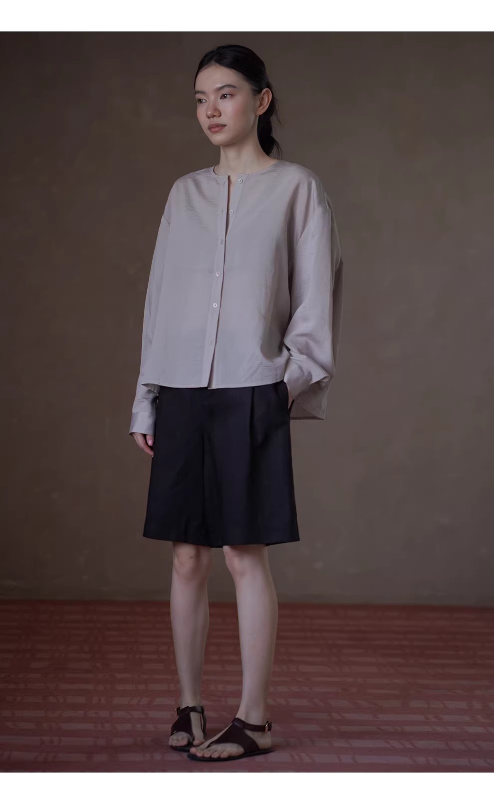 白櫻裊裊微亮光澤肌理感寬鬆顯瘦圓領通勤簡約長袖襯衫,白櫻裊裊微亮光澤肌理感寬鬆顯瘦圓領通勤簡約長袖襯衫,HBFS1058,白櫻裊裊微亮光澤肌理感寬鬆顯瘦圓領通勤簡約長袖襯衫,圓領排扣,親膚柔軟