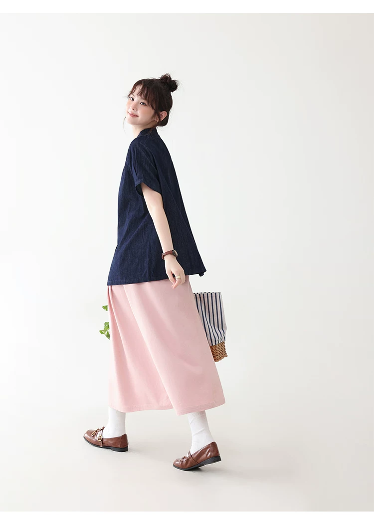 深藍色插肩袖單排扣牛仔襯衫女夏季新款寬鬆圓領上衣,深藍色插肩袖單排扣牛仔襯衫女夏季新款寬鬆圓領上衣,HBFS1104,深藍色插肩袖單排扣牛仔襯衫女夏季新款寬鬆圓領上衣,壓褶細節,俐落剪裁